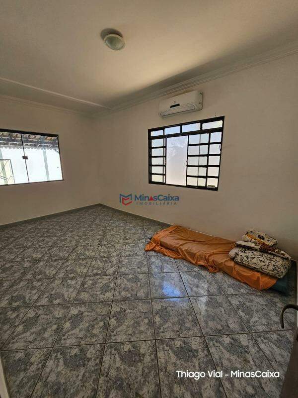 Casa à venda com 3 quartos, 240m² - Foto 18