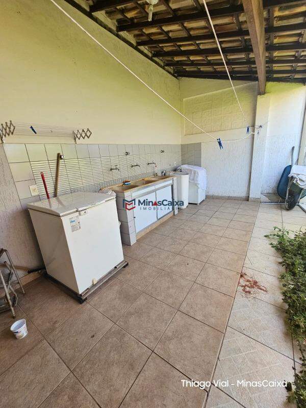 Casa à venda com 3 quartos, 388m² - Foto 13