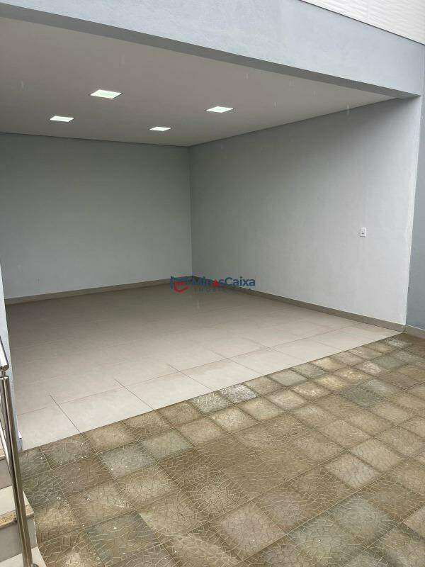 Casa à venda com 3 quartos, 190m² - Foto 2