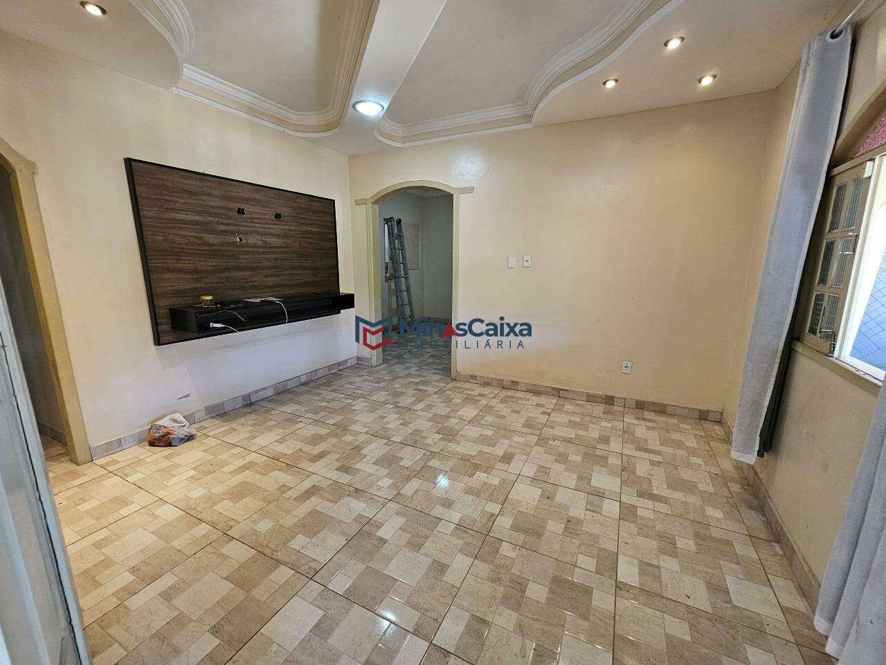 Casa à venda com 4 quartos, 200m² - Foto 4