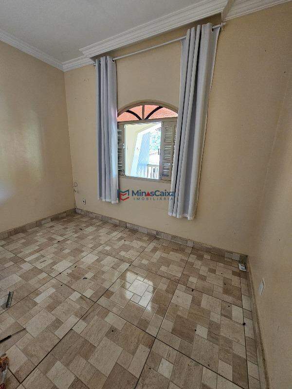 Casa à venda com 4 quartos, 200m² - Foto 15