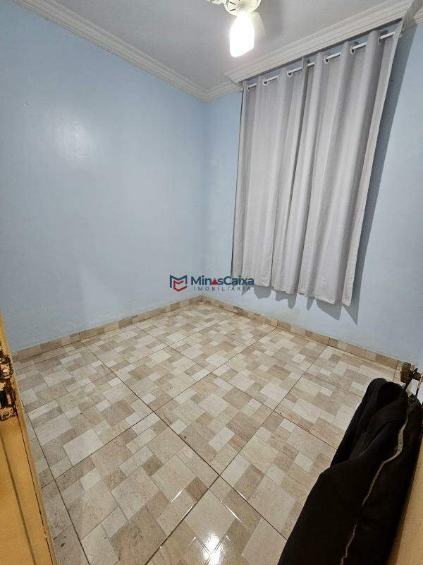 Casa à venda com 4 quartos, 200m² - Foto 14