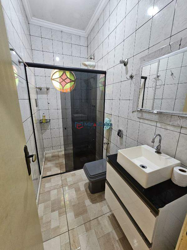 Casa à venda com 4 quartos, 200m² - Foto 16