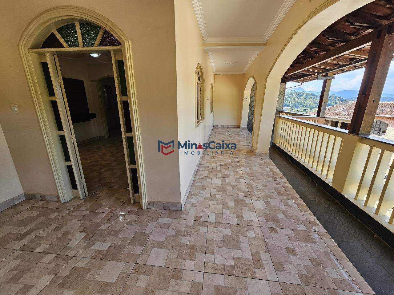 Casa à venda com 4 quartos, 200m² - Foto 3