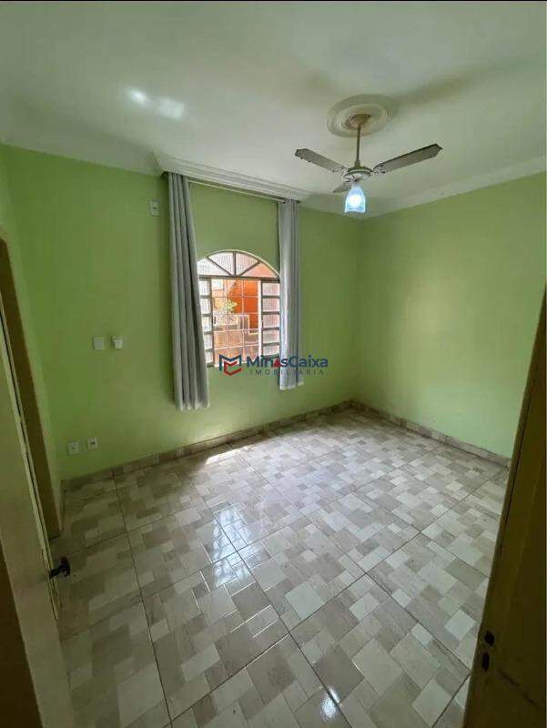 Casa à venda com 4 quartos, 200m² - Foto 11