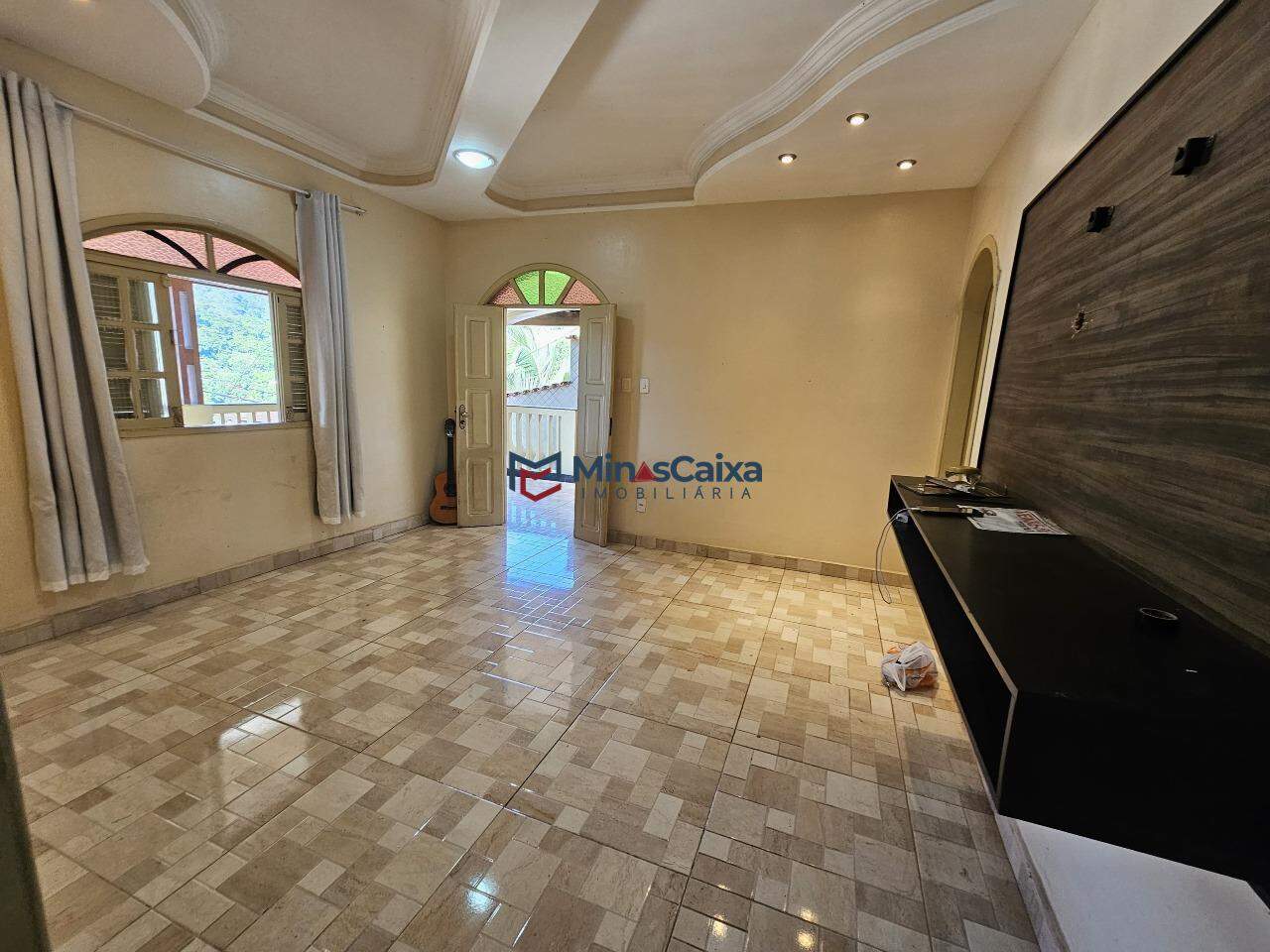 Casa à venda com 4 quartos, 200m² - Foto 5