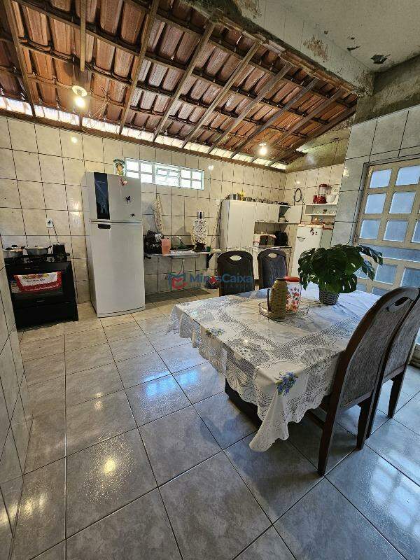 Casa à venda com 3 quartos, 155m² - Foto 9