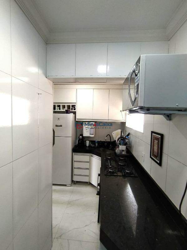 Apartamento à venda com 2 quartos, 70m² - Foto 3