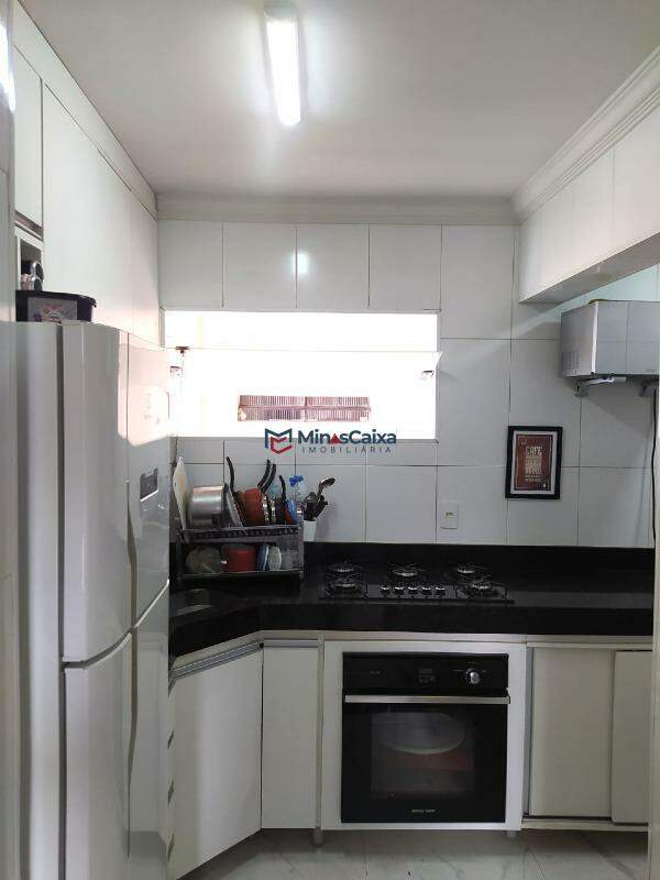 Apartamento à venda com 2 quartos, 70m² - Foto 2