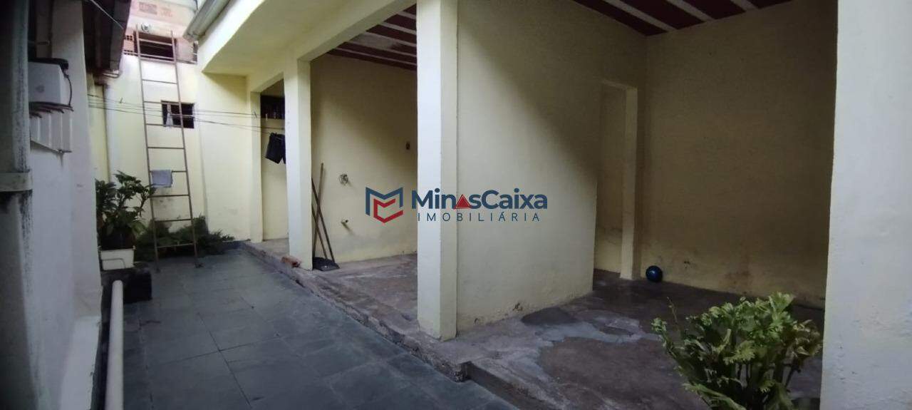 Casa à venda com 5 quartos, 136m² - Foto 9