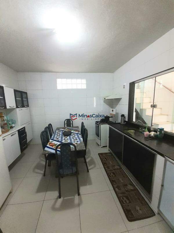 Casa à venda com 3 quartos, 110m² - Foto 2