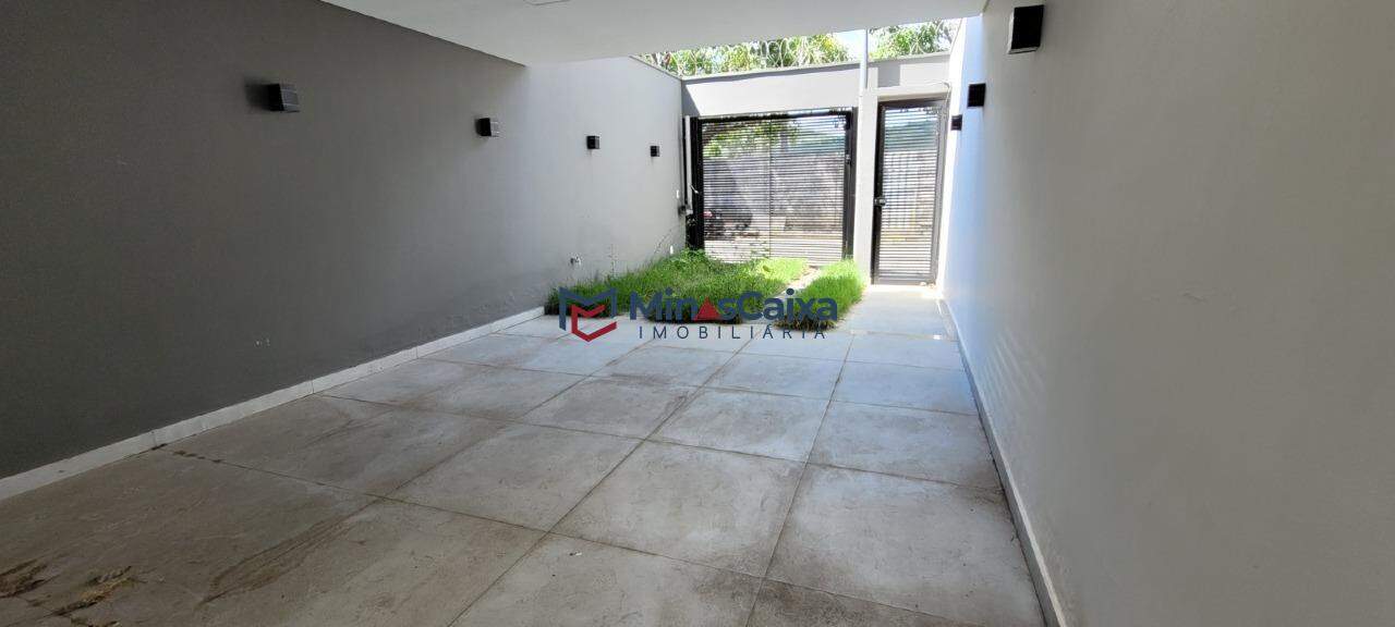 Casa à venda com 3 quartos, 198m² - Foto 3