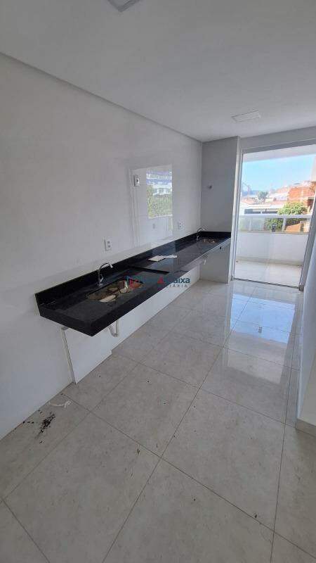 Apartamento à venda com 2 quartos, 66m² - Foto 1