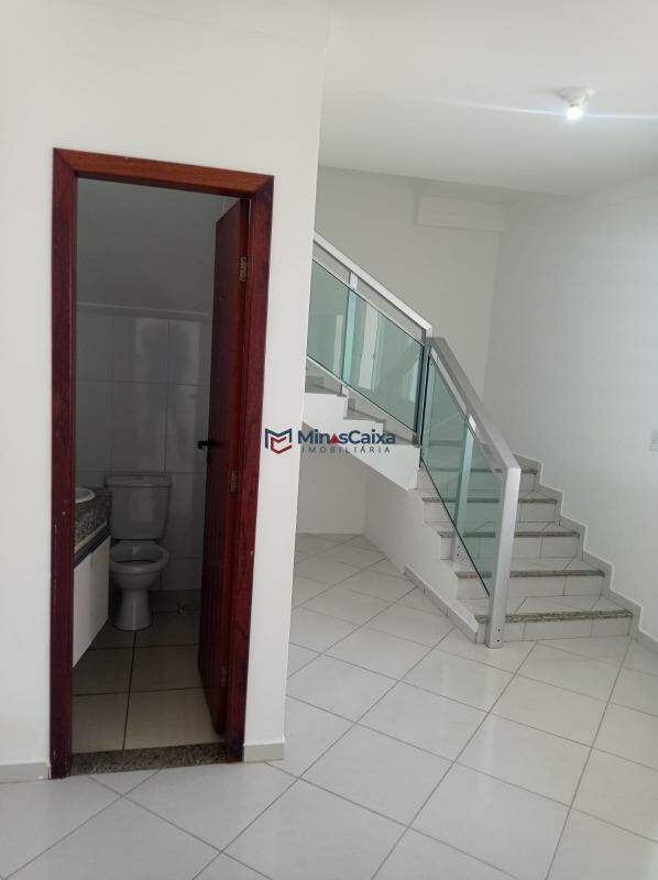 Casa à venda com 2 quartos, 75m² - Foto 1