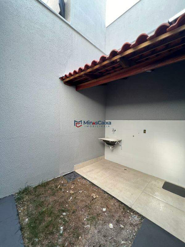 Casa à venda com 2 quartos, 80m² - Foto 8