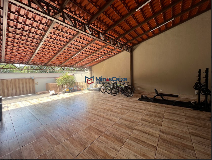 Casa à venda com 3 quartos, 220m² - Foto 2