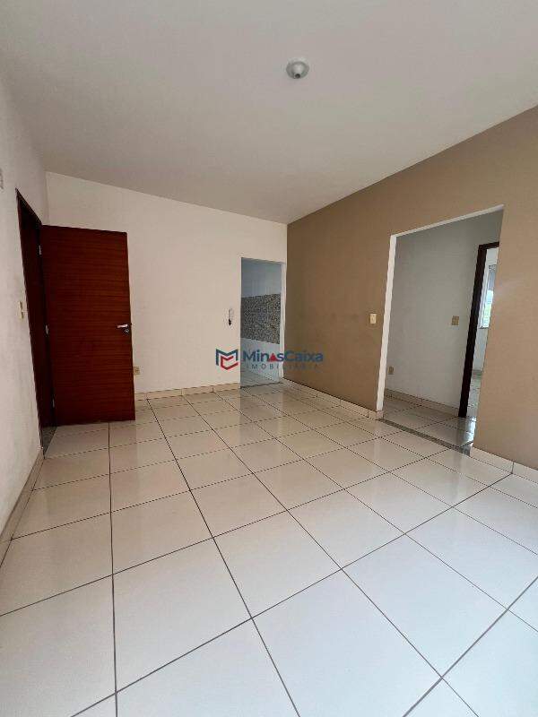 Apartamento à venda com 3 quartos, 75m² - Foto 2