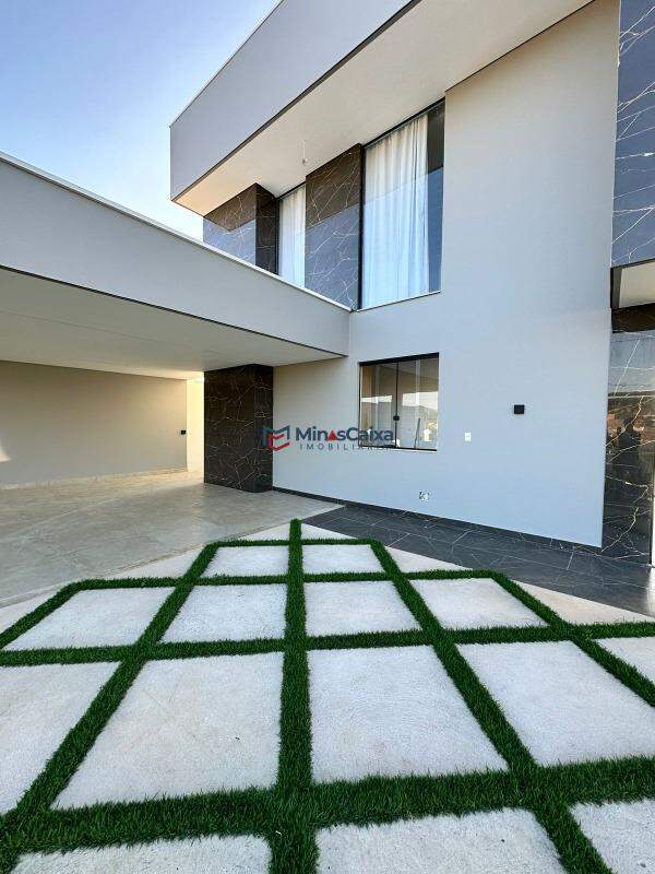 Casa à venda com 4 quartos, 320m² - Foto 3