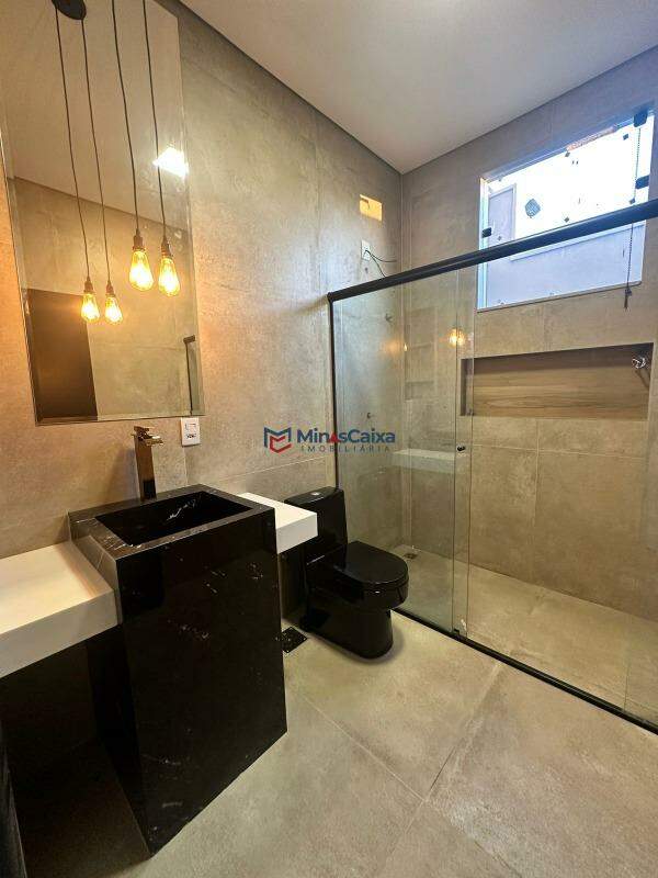 Casa à venda com 4 quartos, 320m² - Foto 18