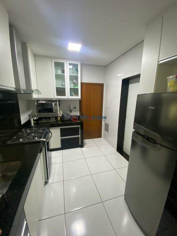 Apartamento à venda com 3 quartos, 117m² - Foto 3