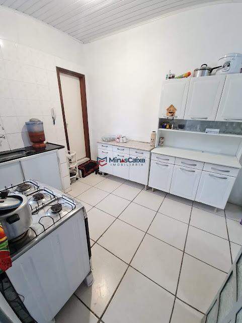 Casa à venda com 4 quartos, 450m² - Foto 1