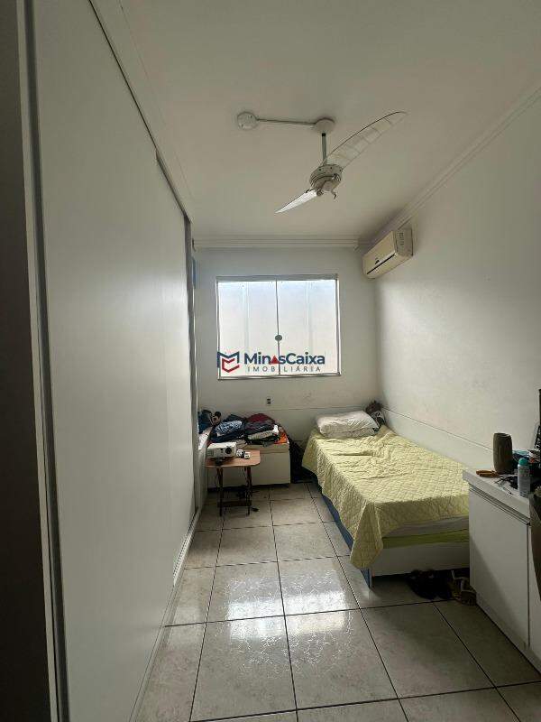 Casa à venda com 3 quartos, 300m² - Foto 7