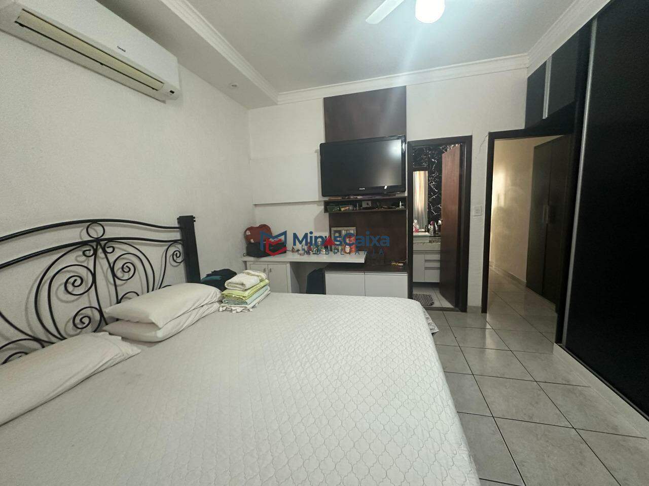 Casa à venda com 3 quartos, 300m² - Foto 13