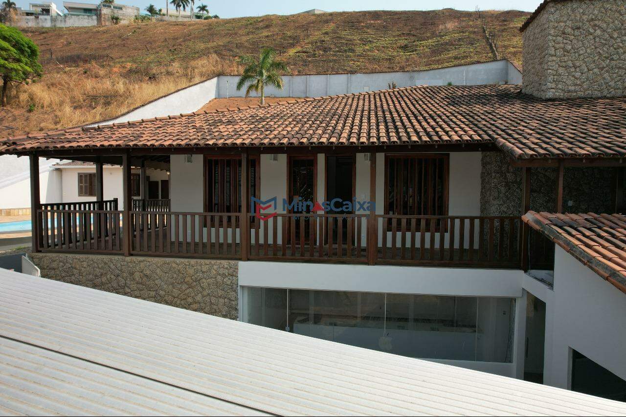 Casa à venda com 3 quartos, 1500m² - Foto 1