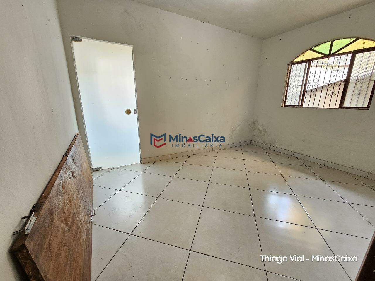 Casa à venda com 5 quartos, 150m² - Foto 2