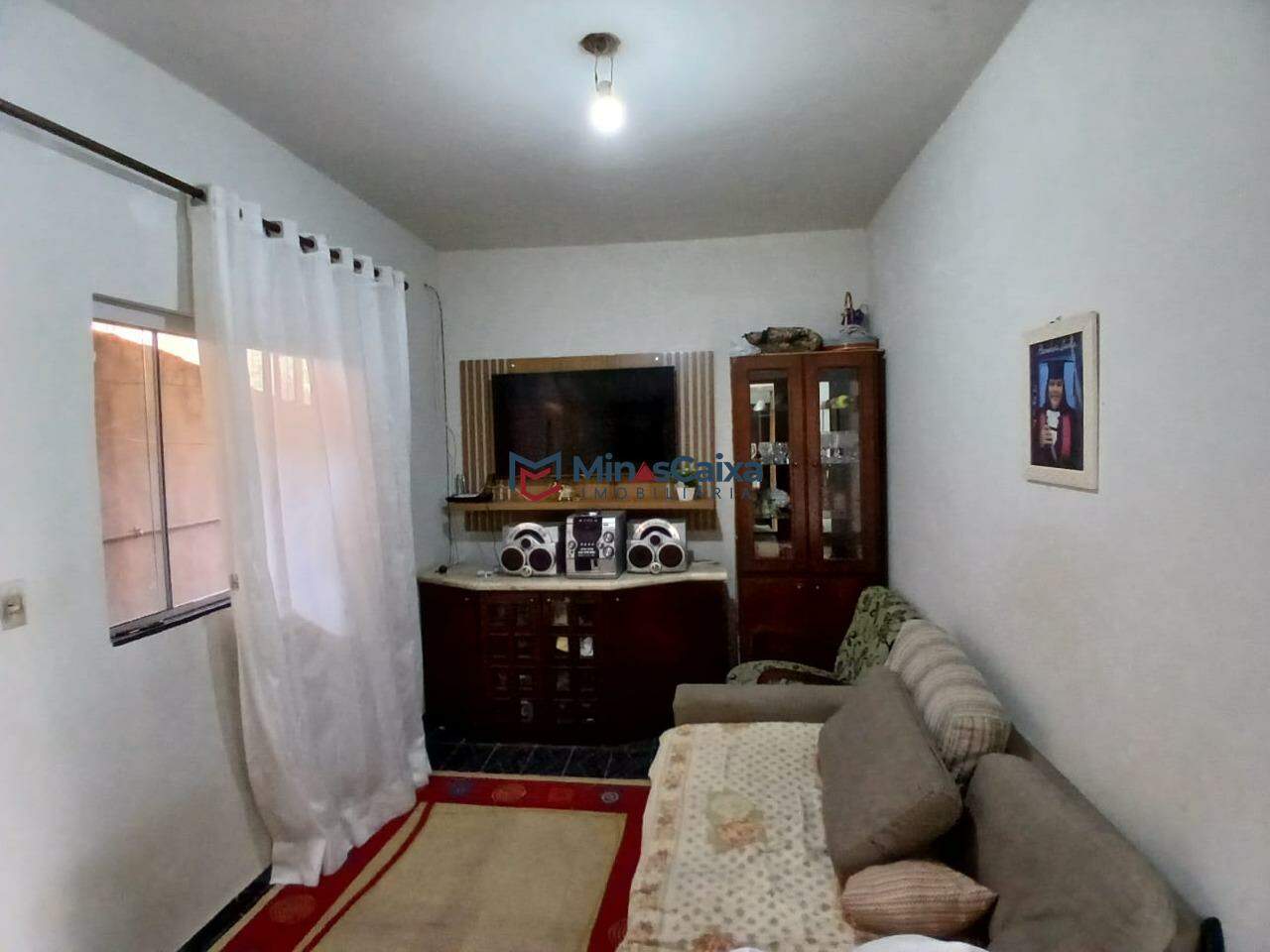 Casa à venda com 2 quartos, 130m² - Foto 2