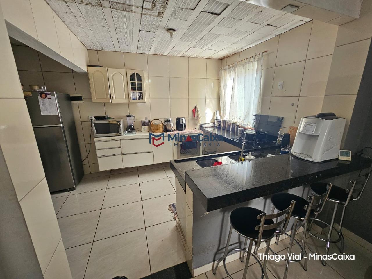 Casa à venda com 2 quartos, 105m² - Foto 1