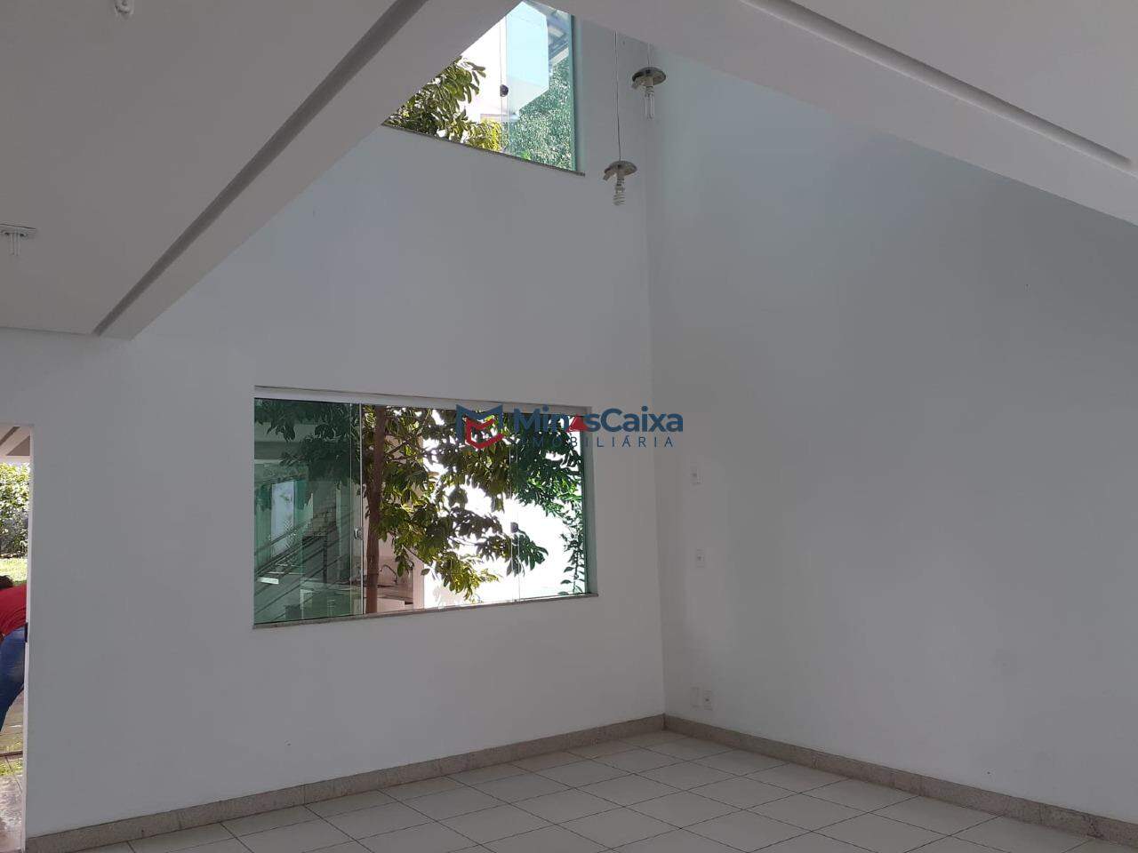 Casa à venda com 3 quartos, 324m² - Foto 2