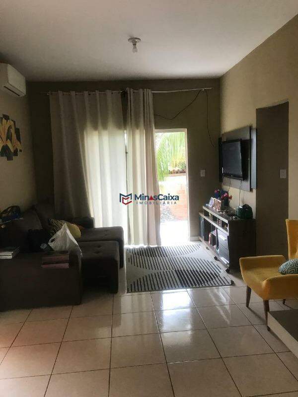 Casa à venda com 2 quartos, 67m² - Foto 1