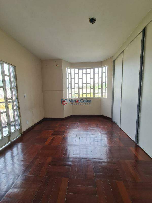 Casa para alugar com 5 quartos, 265m² - Foto 14