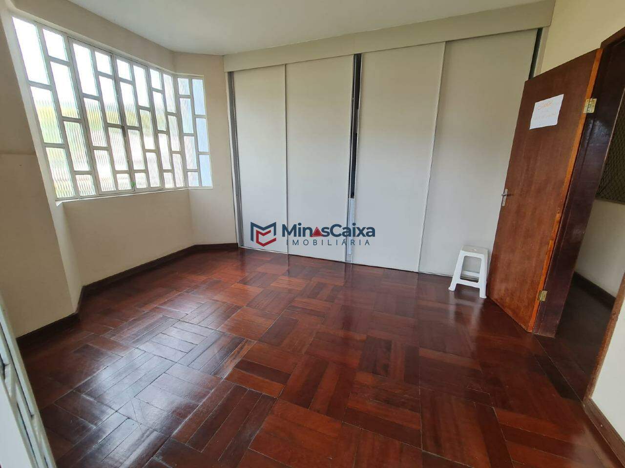 Casa para alugar com 5 quartos, 265m² - Foto 12