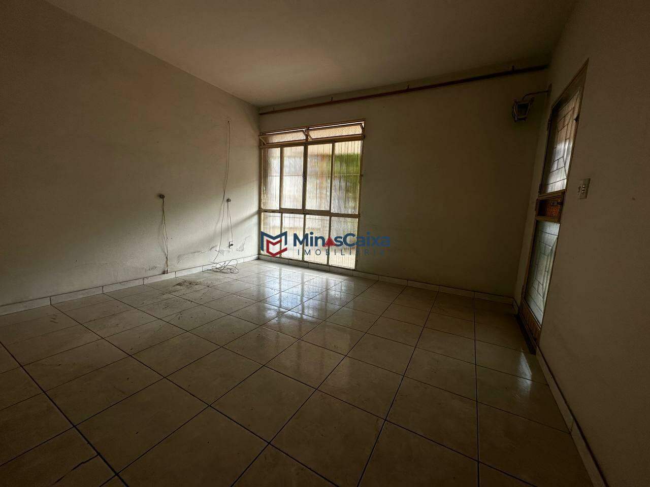 Casa à venda com 4 quartos, 197m² - Foto 4