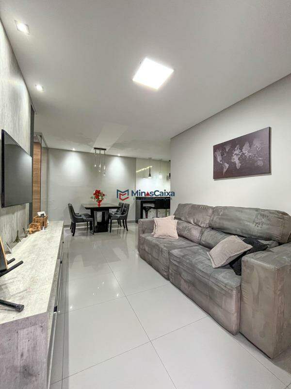 Casa à venda com 3 quartos, 200m² - Foto 2