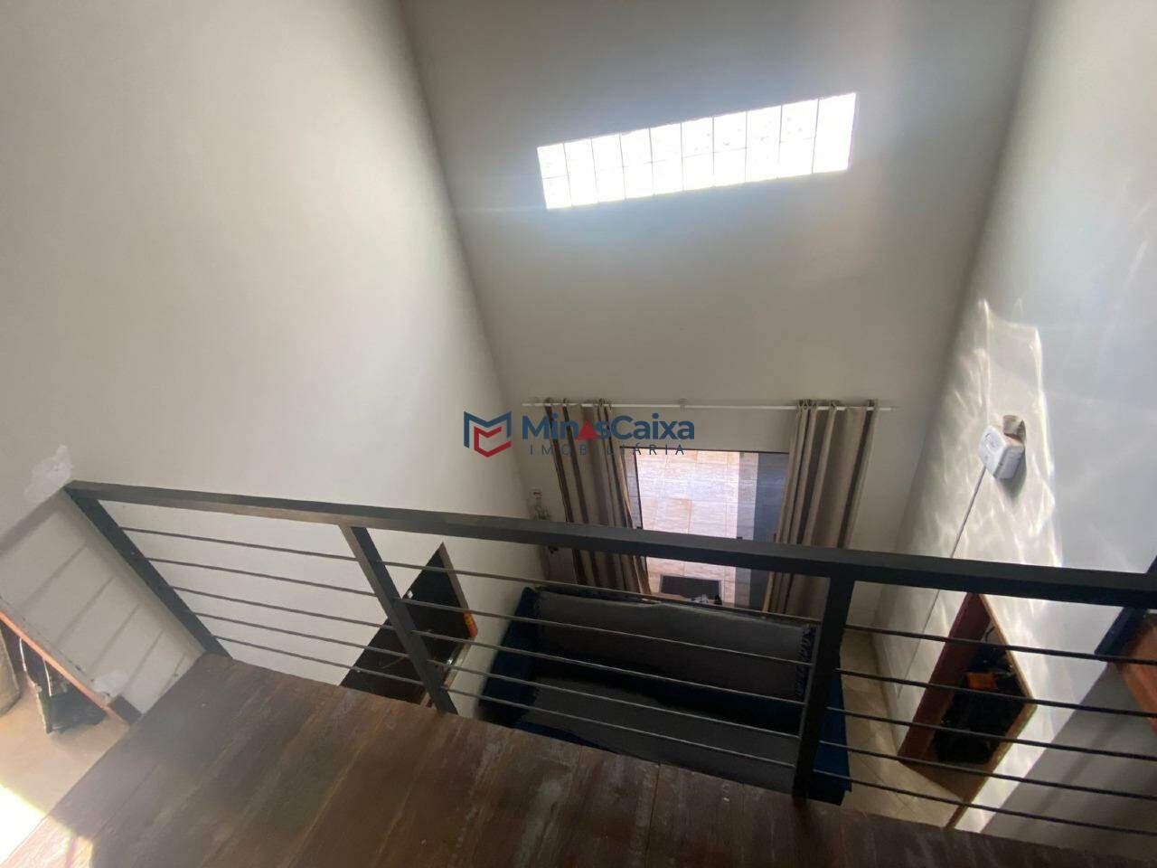 Casa à venda com 5 quartos, 150m² - Foto 3