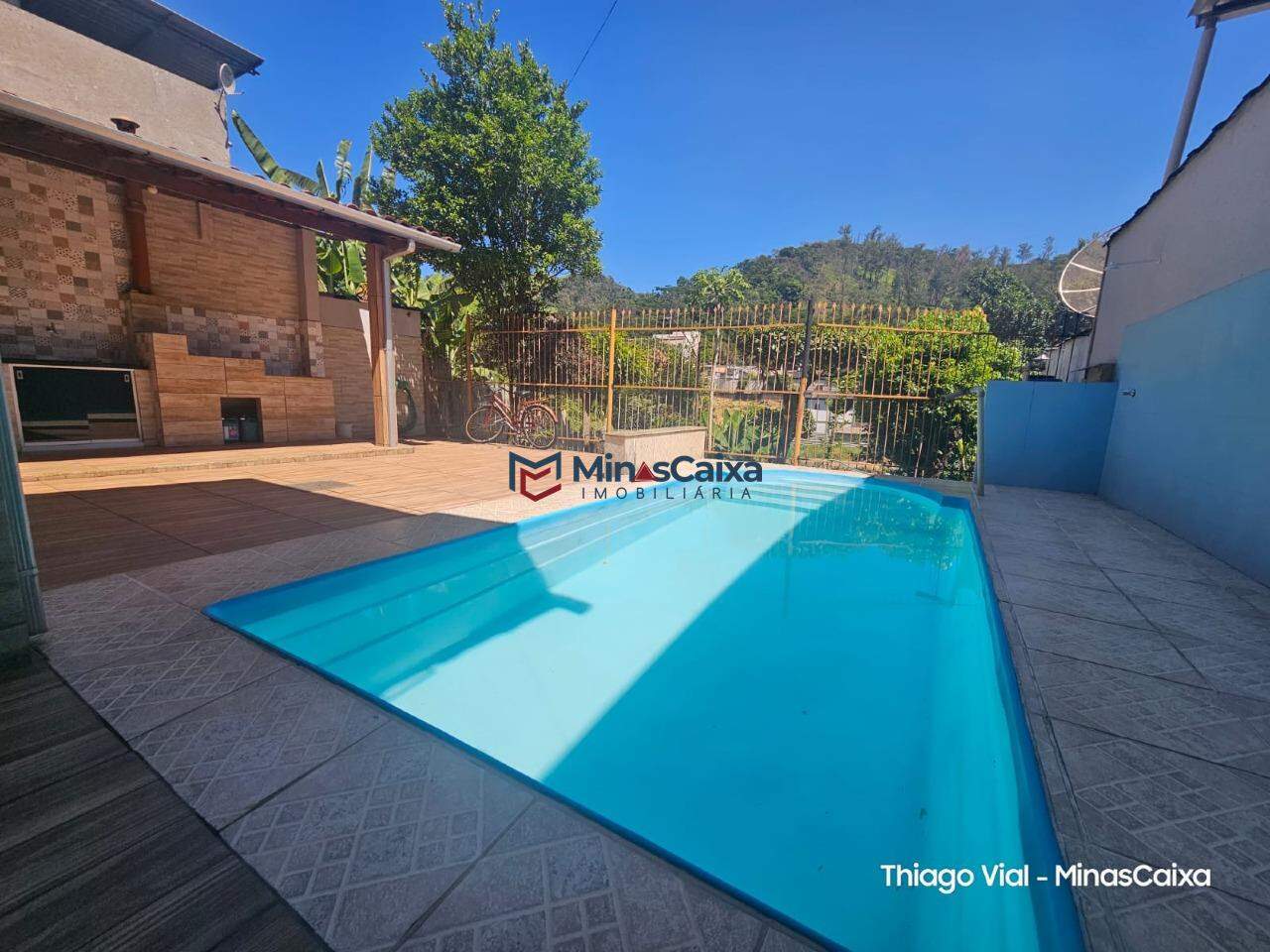 Casa à venda com 3 quartos, 188m² - Foto 1