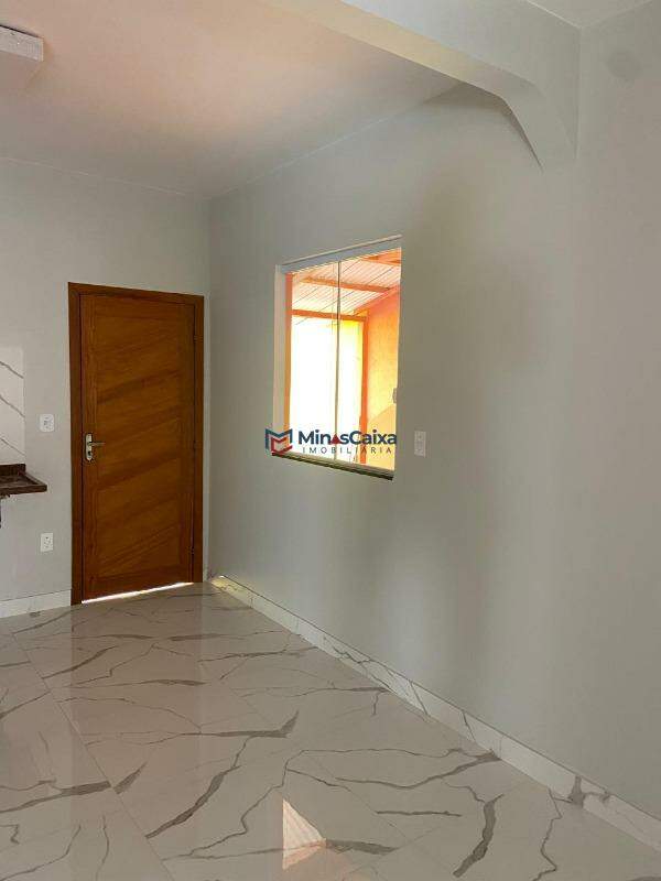 Casa à venda com 3 quartos, 288m² - Foto 2