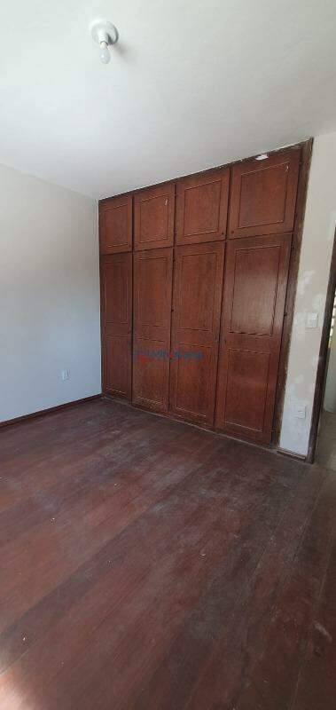 Casa à venda com 3 quartos, 200m² - Foto 12