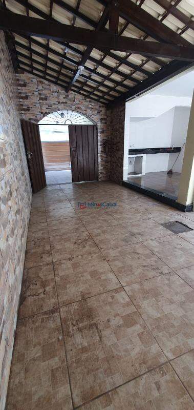 Casa à venda com 3 quartos, 200m² - Foto 3