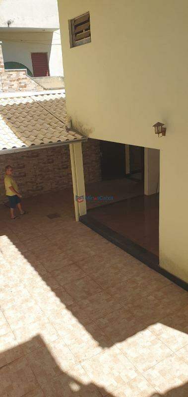 Casa à venda com 3 quartos, 200m² - Foto 23