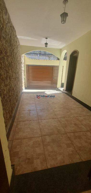 Casa à venda com 3 quartos, 200m² - Foto 1