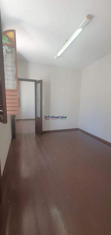 Casa à venda com 3 quartos, 200m² - Foto 4