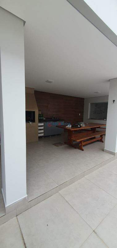 Casa para alugar com 4 quartos, 350m² - Foto 20
