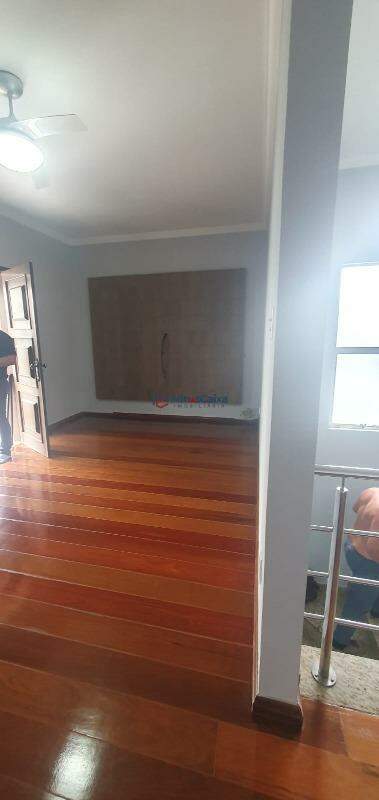 Casa para alugar com 4 quartos, 350m² - Foto 7