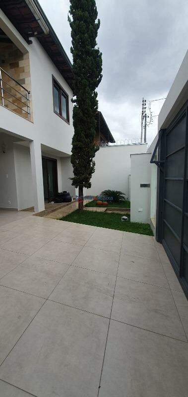 Casa para alugar com 4 quartos, 350m² - Foto 3