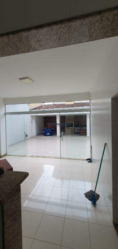 Casa para alugar com 4 quartos, 350m² - Foto 17
