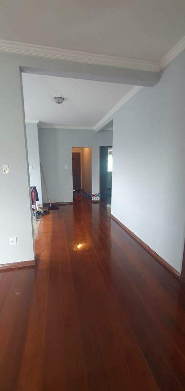 Casa para alugar com 4 quartos, 350m² - Foto 5